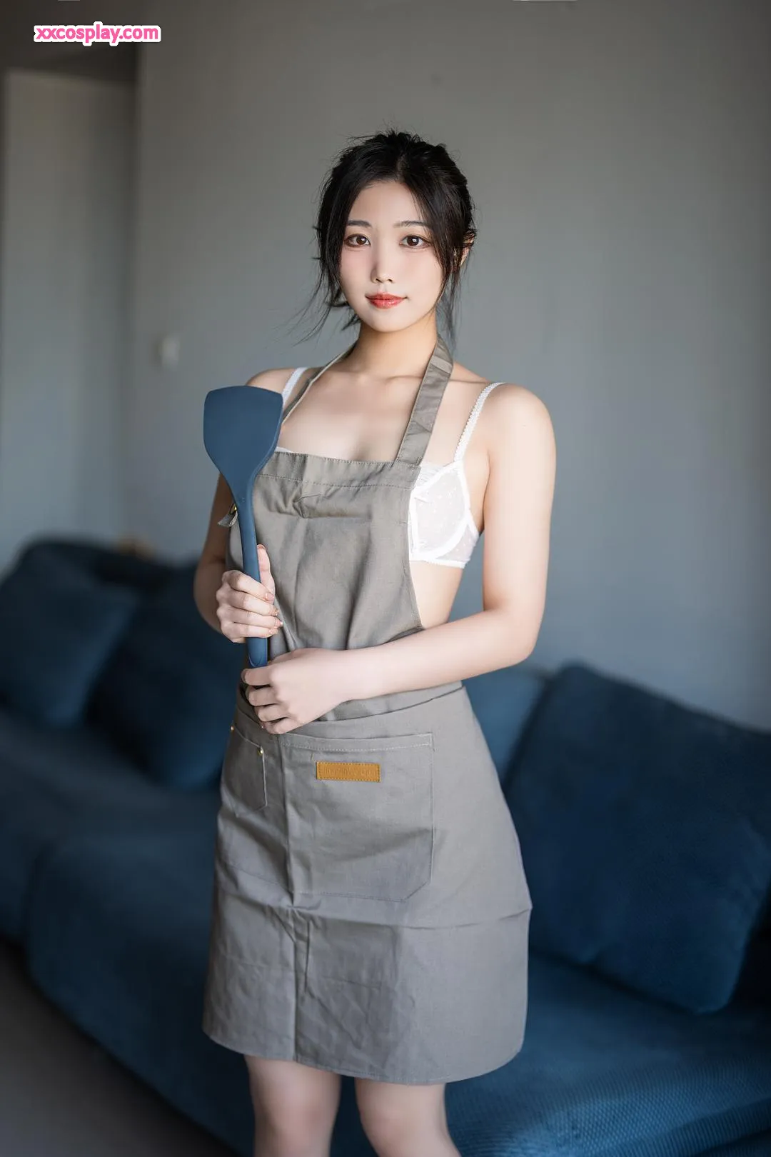 Wang Zhizi: Seductive Apron